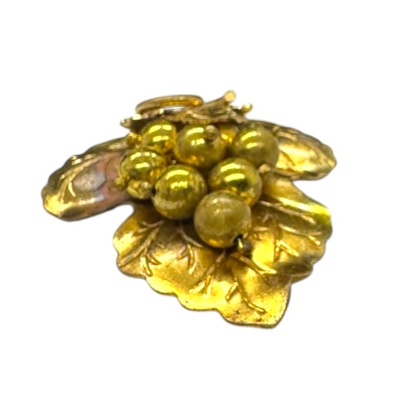 Vintage Gold Plated Over Brass Grape Brooch & Floral Dress Clip - Picture 3 of 9